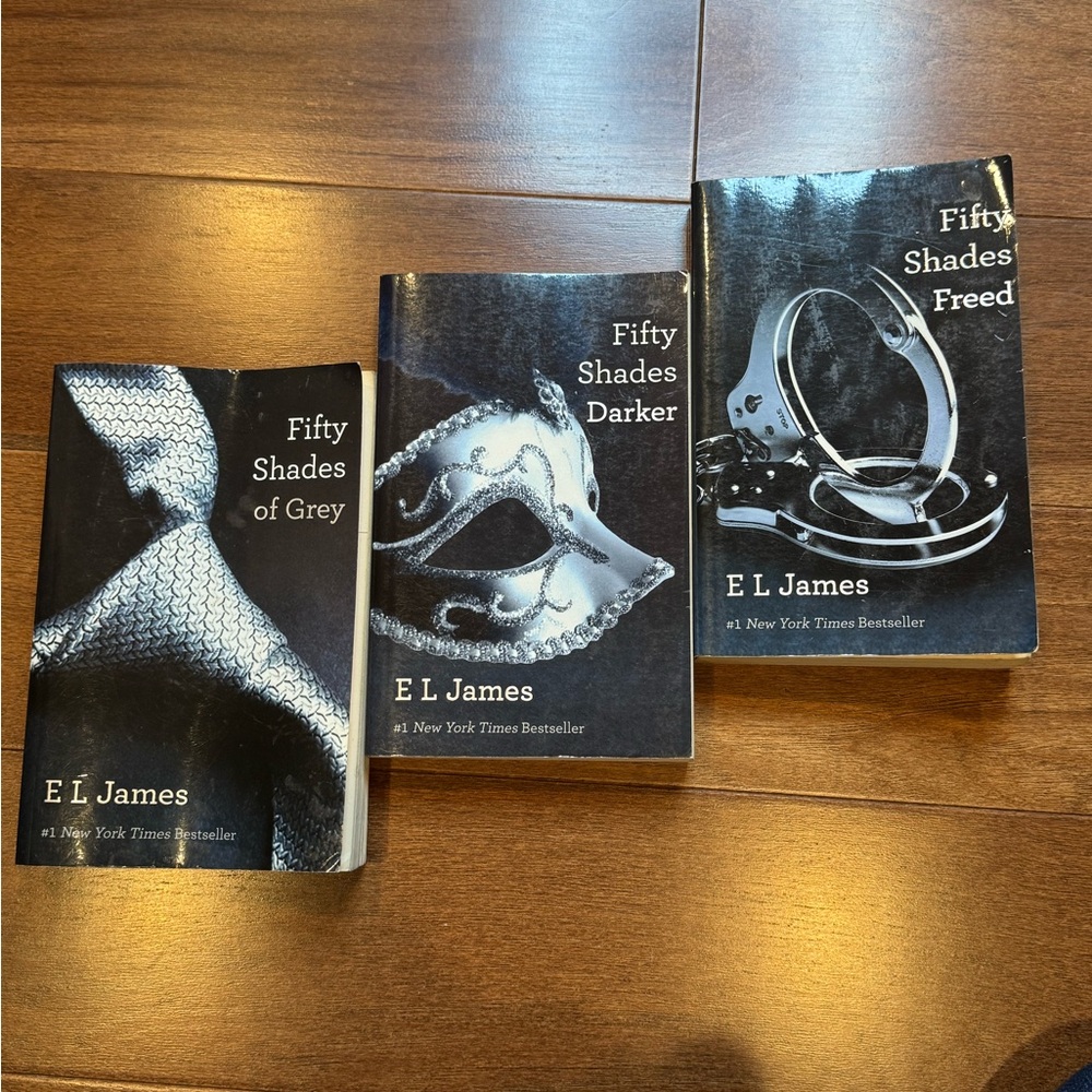 FIFTY SHADES Trilogy Set - Black Covers